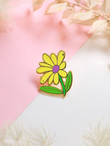 rapunzels's daisy enamel pin | princess flower series